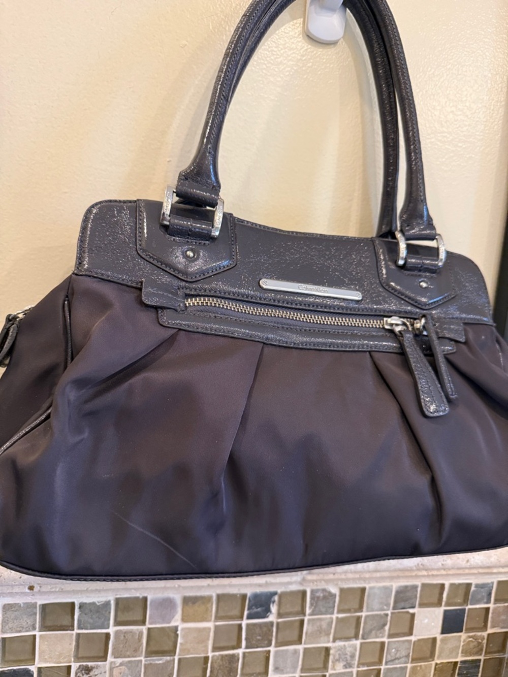 Calvin Klein eggplant Color and patent leather -Trim Shoulder Bag KC handbag - Picture 4 of 12